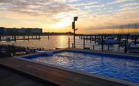 大阪北港マリーナHull